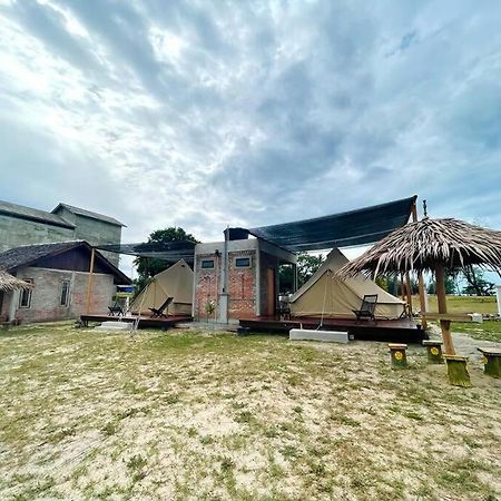 Rembulan Escape - Beachfront Bell Tent Hotel Kampung Penarik Exterior photo