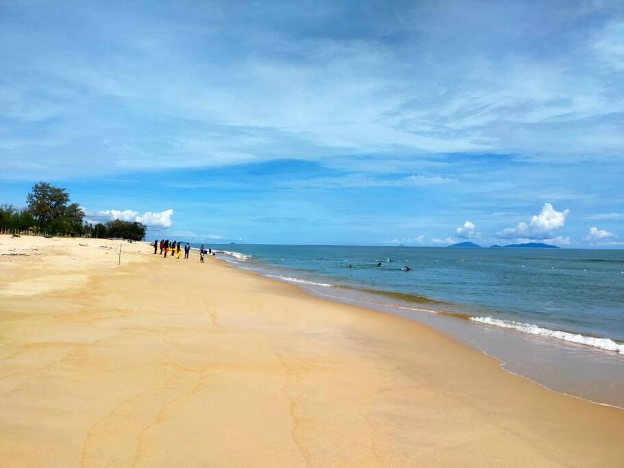 Rembulan Escape - Beachfront Bell Tent Hotel Kampung Penarik Exterior photo