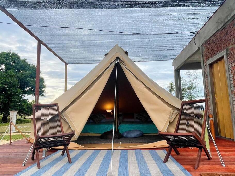 Rembulan Escape - Beachfront Bell Tent Hotel Kampung Penarik Exterior photo